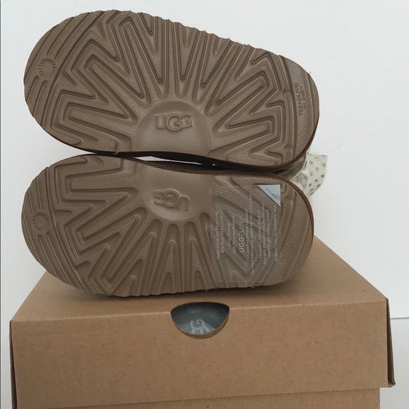 UGG Bailey Bow II Polka Dots Boots - Picture 4 of 8